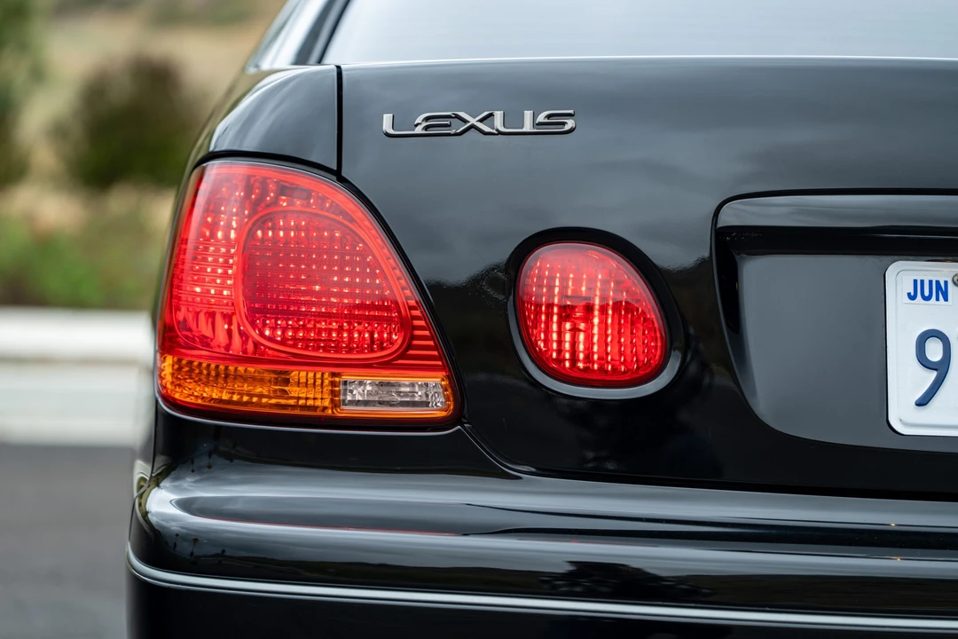 2002 Lexus GS 2nd Gen - Image 17 of 31