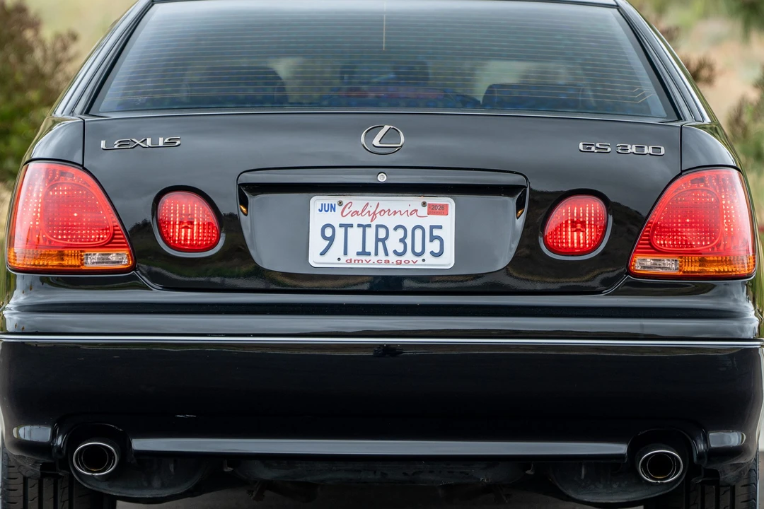 2002 Lexus GS 2nd Gen - Image 16 of 31