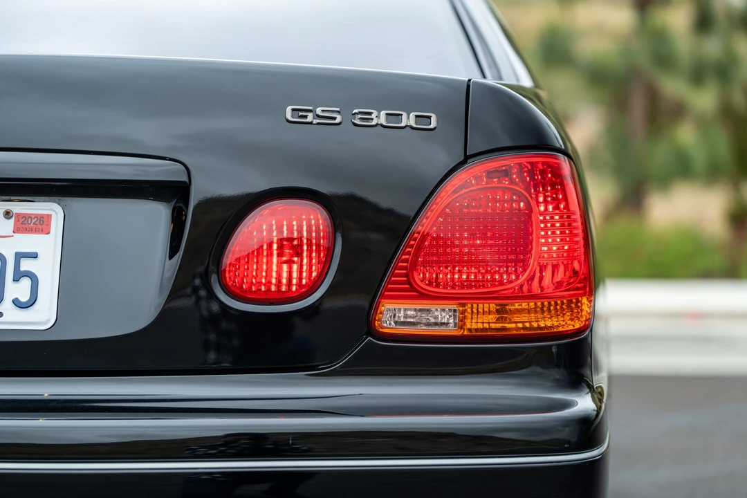 2002 Lexus GS 2nd Gen - Image 18 of 31