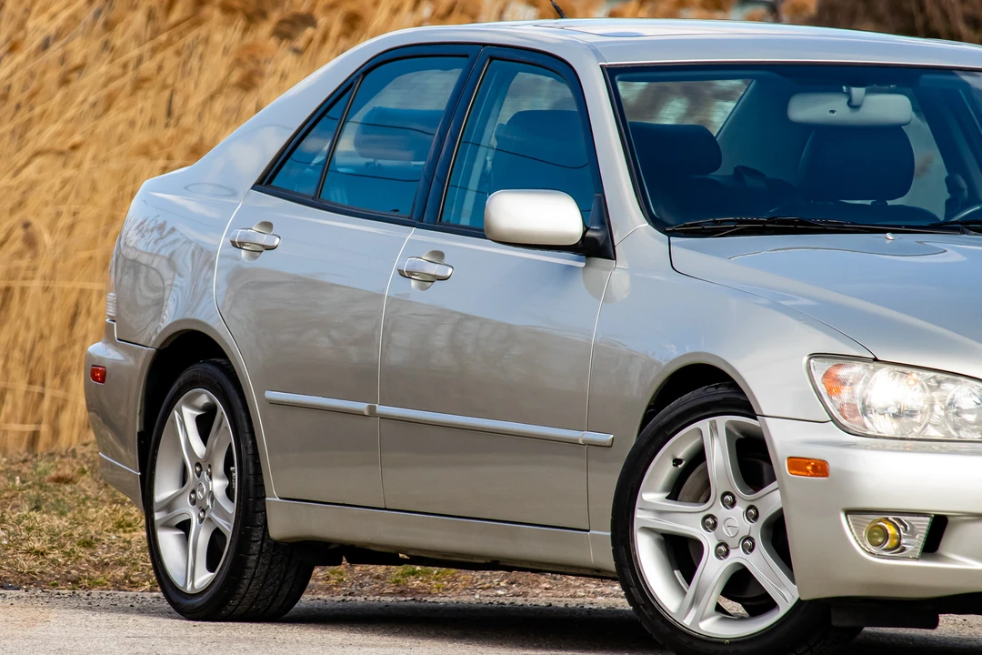 2002 Lexus IS 1st Gen - Image 18 of 31