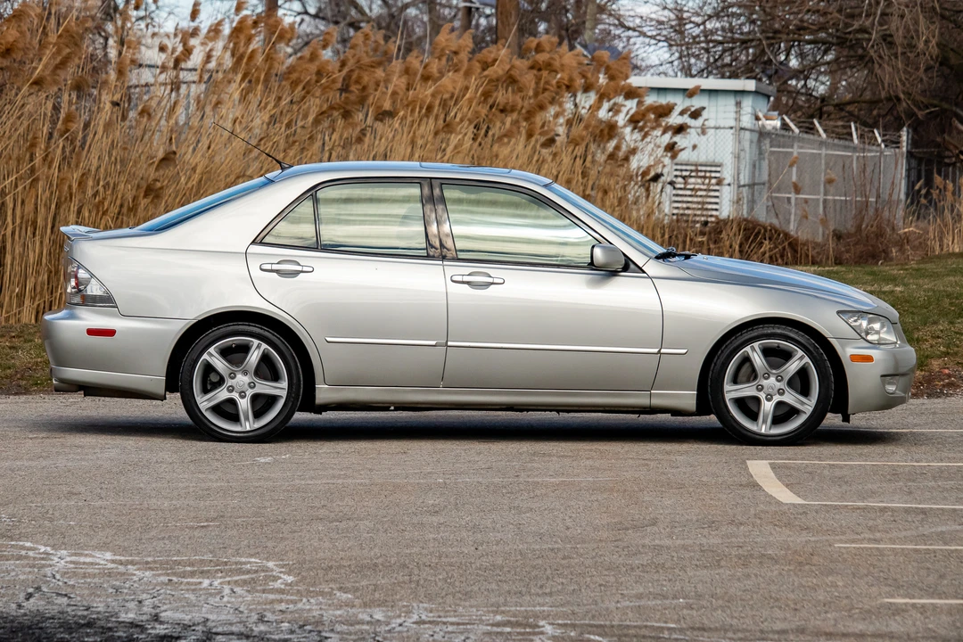 2002 Lexus IS 1st Gen - Image 13 of 31