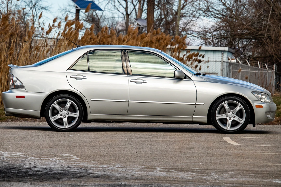 2002 Lexus IS 1st Gen - Image 12 of 31