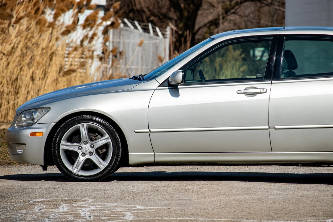 2002 Lexus IS 1st Gen - Image 25 of 31