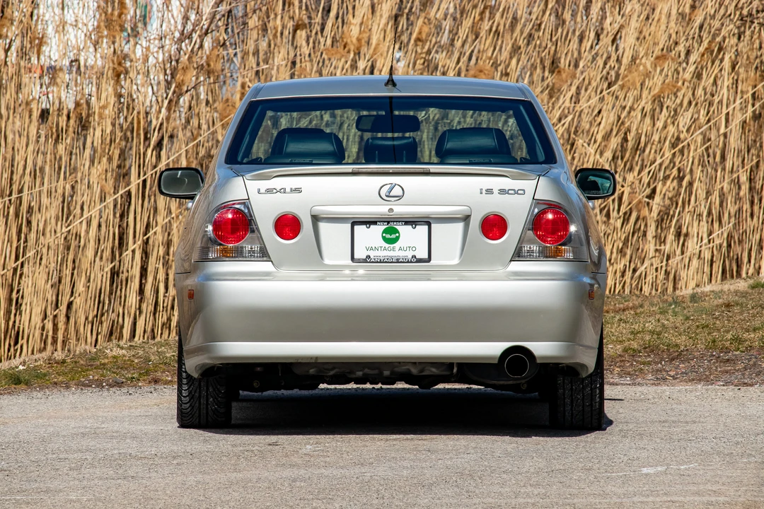 2002 Lexus IS 1st Gen - Image 10 of 31