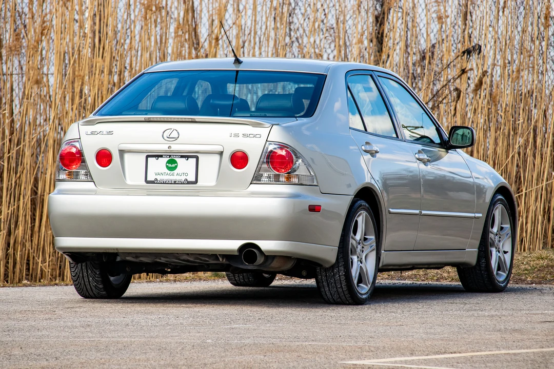 2002 Lexus IS 1st Gen - Image 11 of 31