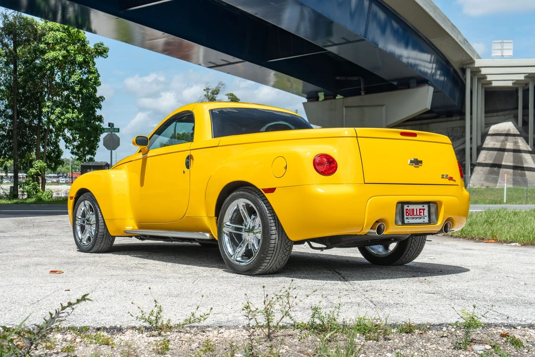 2004 Chevrolet SSR - Image 8 of 31