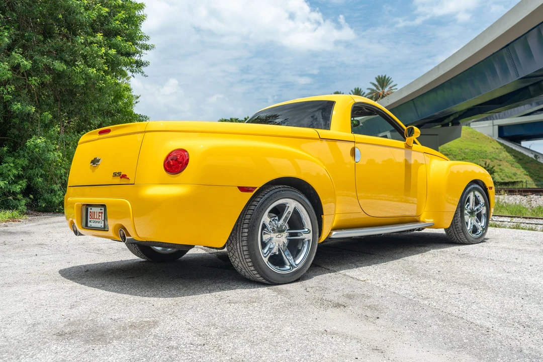 2004 Chevrolet SSR - Image 10 of 31