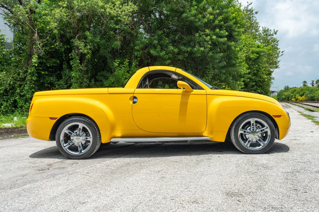 2004 Chevrolet SSR - Image 11 of 31