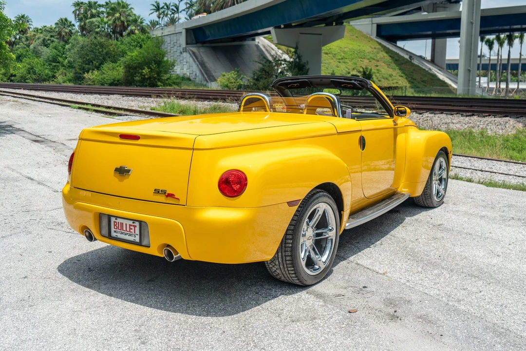 2004 Chevrolet SSR - Image 3 of 31