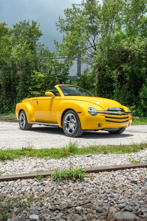 2004 Chevrolet SSR - Image 2 of 31
