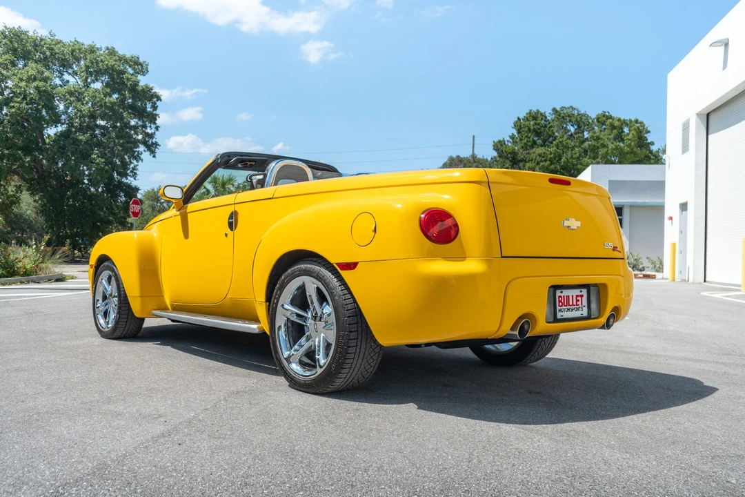 2004 Chevrolet SSR - Image 15 of 31