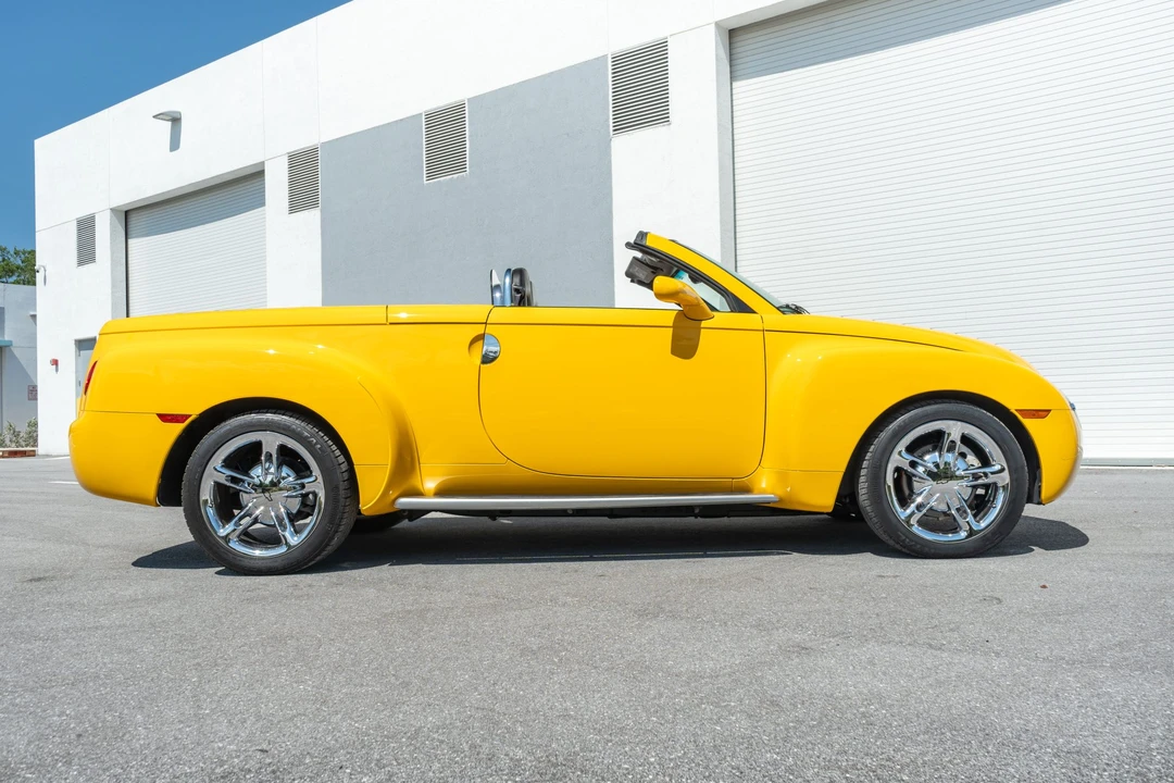 2004 Chevrolet SSR - Image 22 of 31