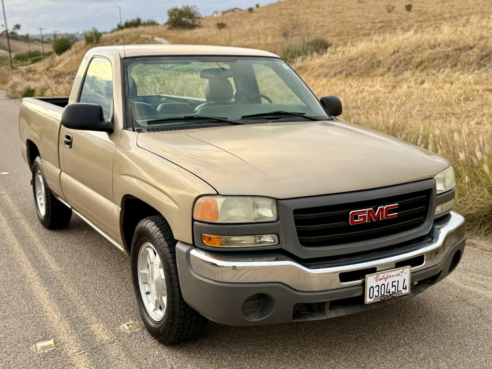 2004 GMC Sierra 2nd Gen - Image 5 of 31