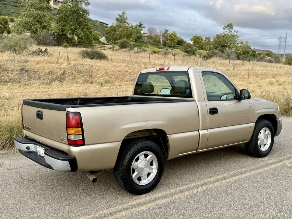 2004 GMC Sierra 2nd Gen - Image 26 of 31