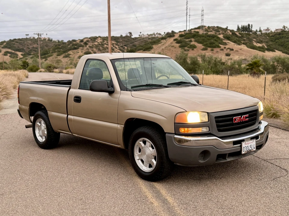 2004 GMC Sierra 2nd Gen - Image 13 of 31