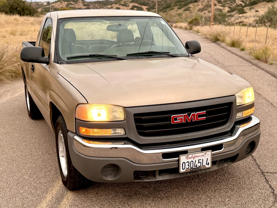2004 GMC Sierra 2nd Gen - Image 4 of 31