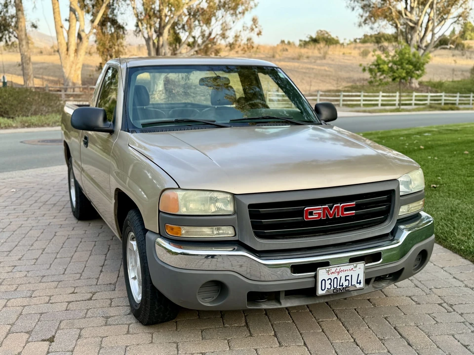 2004 GMC Sierra 2nd Gen - Image 3 of 31