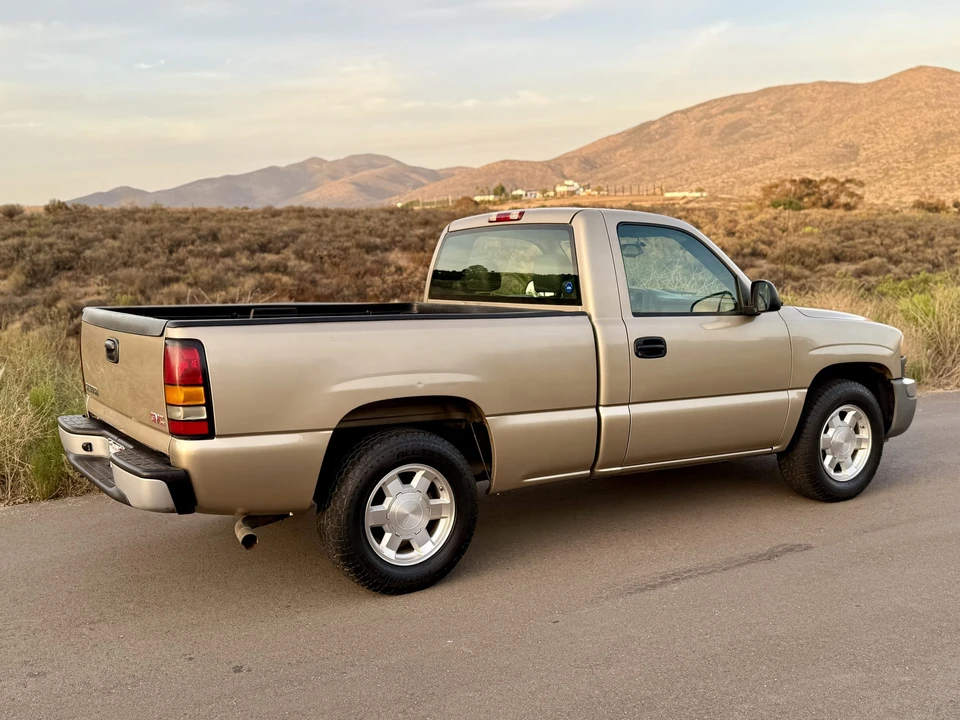 2004 GMC Sierra 2nd Gen - Image 25 of 31