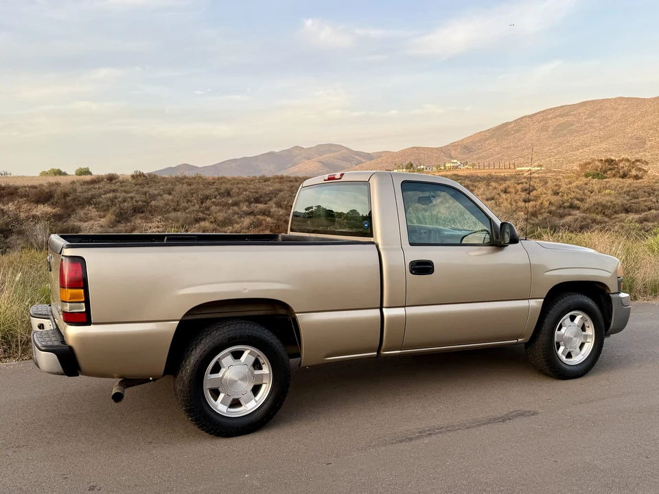 2004 GMC Sierra 2nd Gen - Image 24 of 31