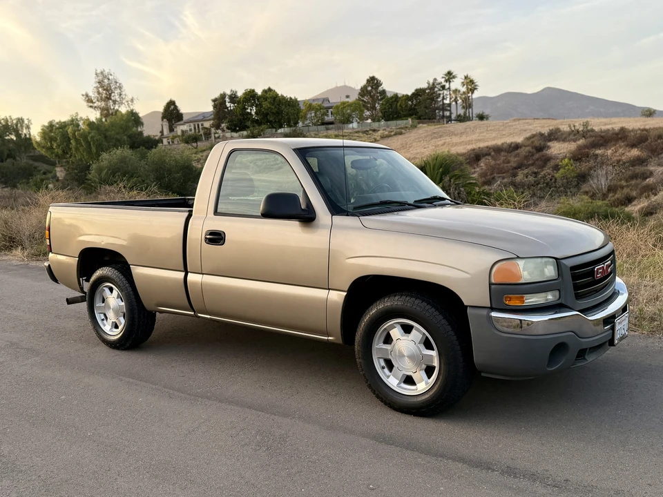 2004 GMC Sierra 2nd Gen - Image 11 of 31