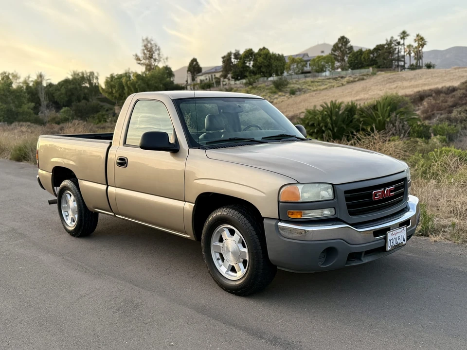 2004 GMC Sierra 2nd Gen - Image 10 of 31