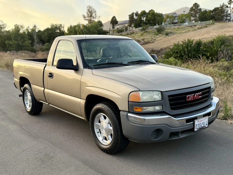 2004 GMC Sierra 2nd Gen - Image 8 of 31