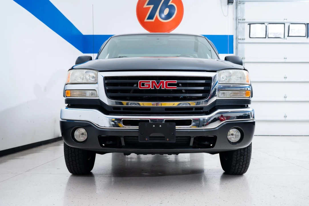 2004 GMC Sierra Heavy Duty 2nd Gen - Image 4 of 31
