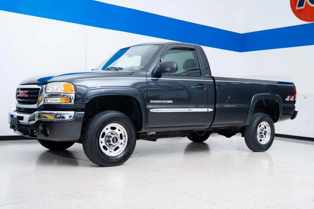 2004 GMC Sierra Heavy Duty 2nd Gen - Image 2 of 31
