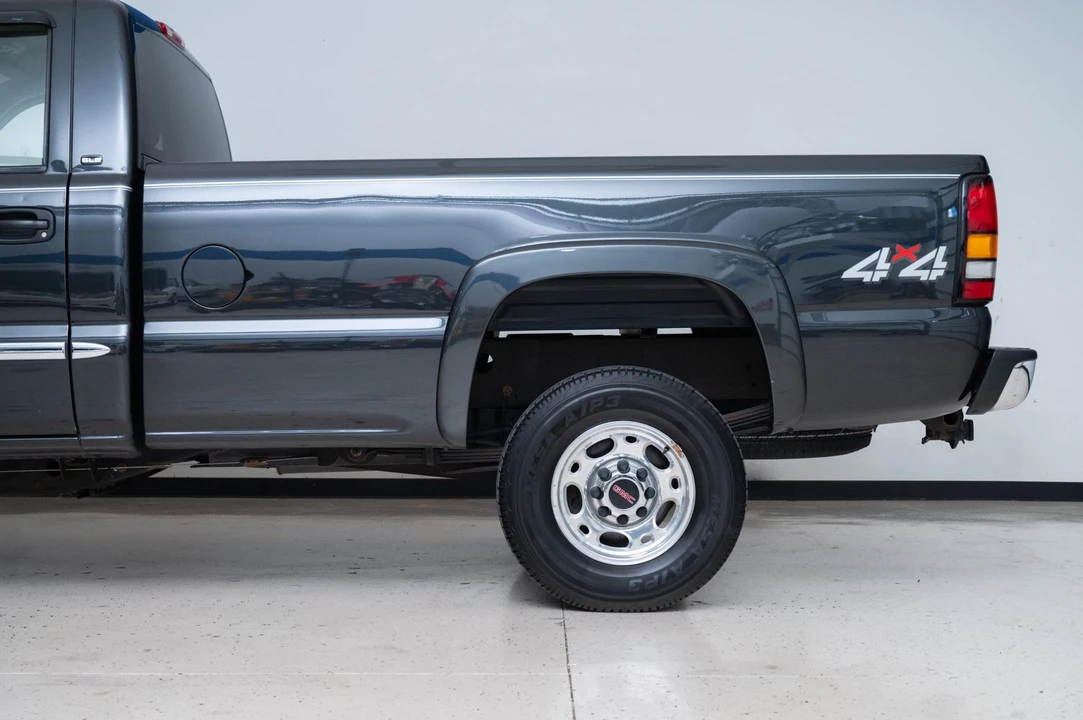 2004 GMC Sierra Heavy Duty 2nd Gen - Image 13 of 31