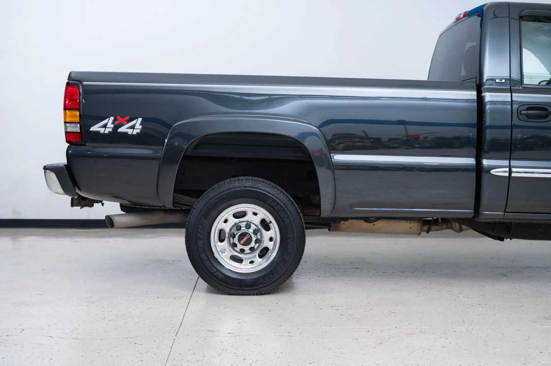 2004 GMC Sierra Heavy Duty 2nd Gen - Image 14 of 31