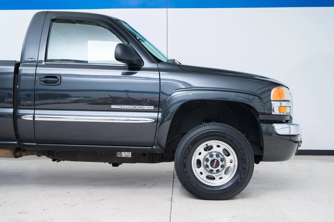 2004 GMC Sierra Heavy Duty 2nd Gen - Image 15 of 31