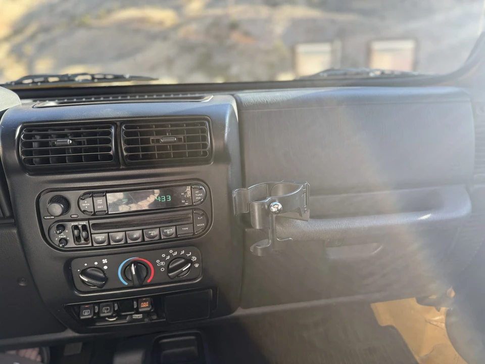 2004 Jeep TJ Wrangler - Image 24 of 31