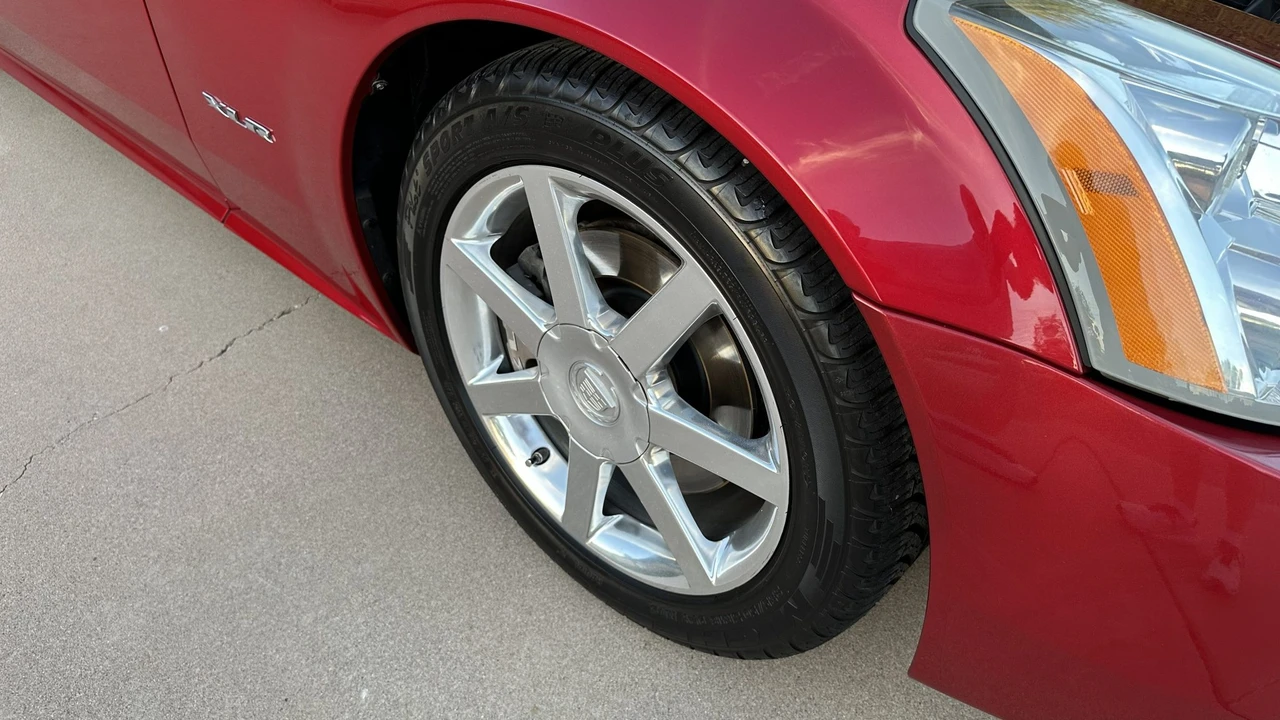 2005 Cadillac XLR - Image 19 of 31