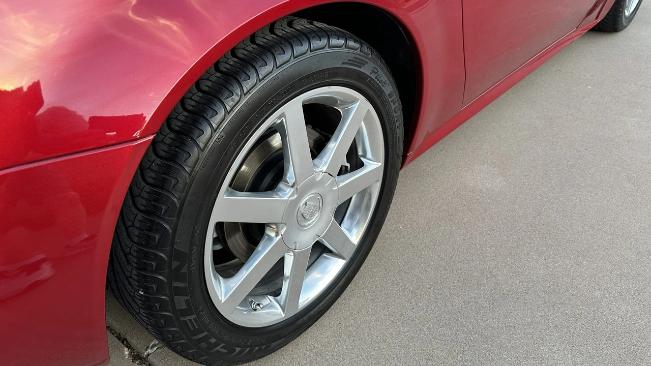 2005 Cadillac XLR - Image 21 of 31