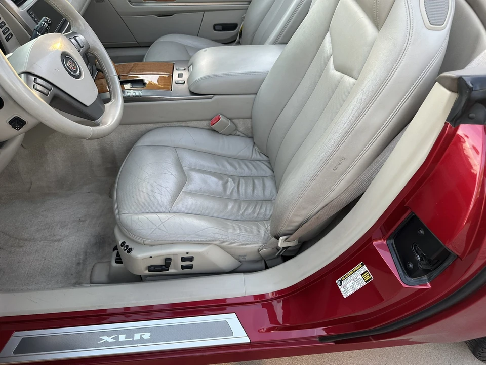 2005 Cadillac XLR - Image 23 of 31