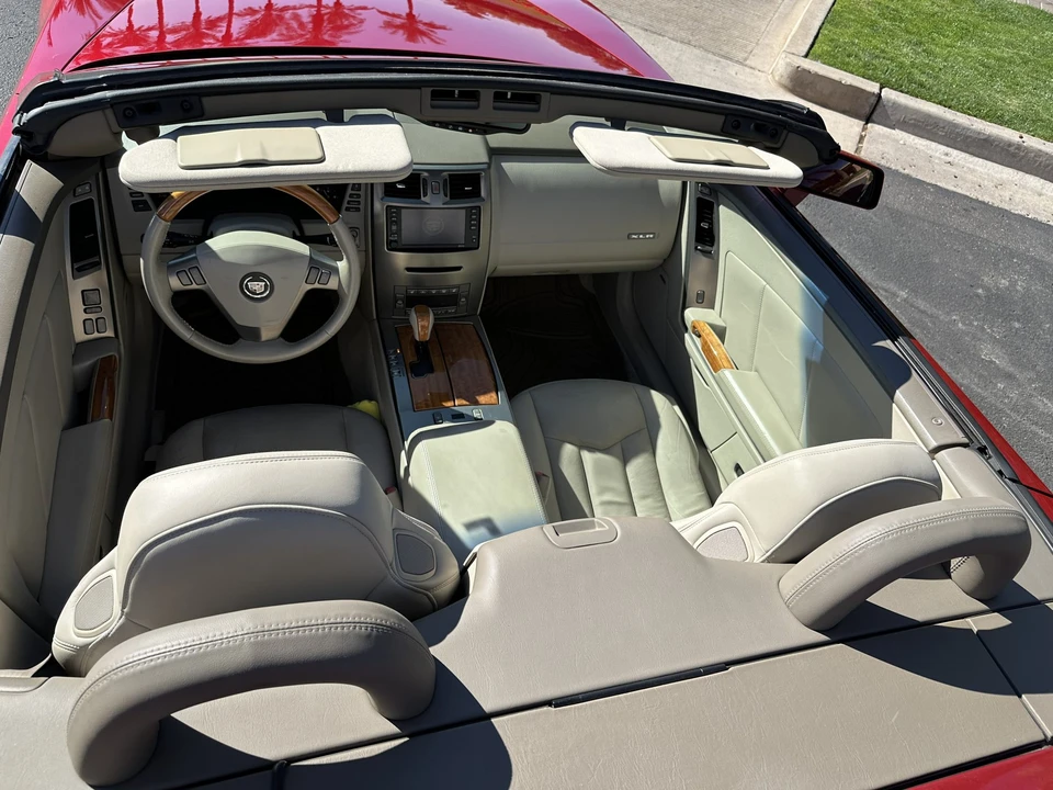 2005 Cadillac XLR - Image 29 of 31