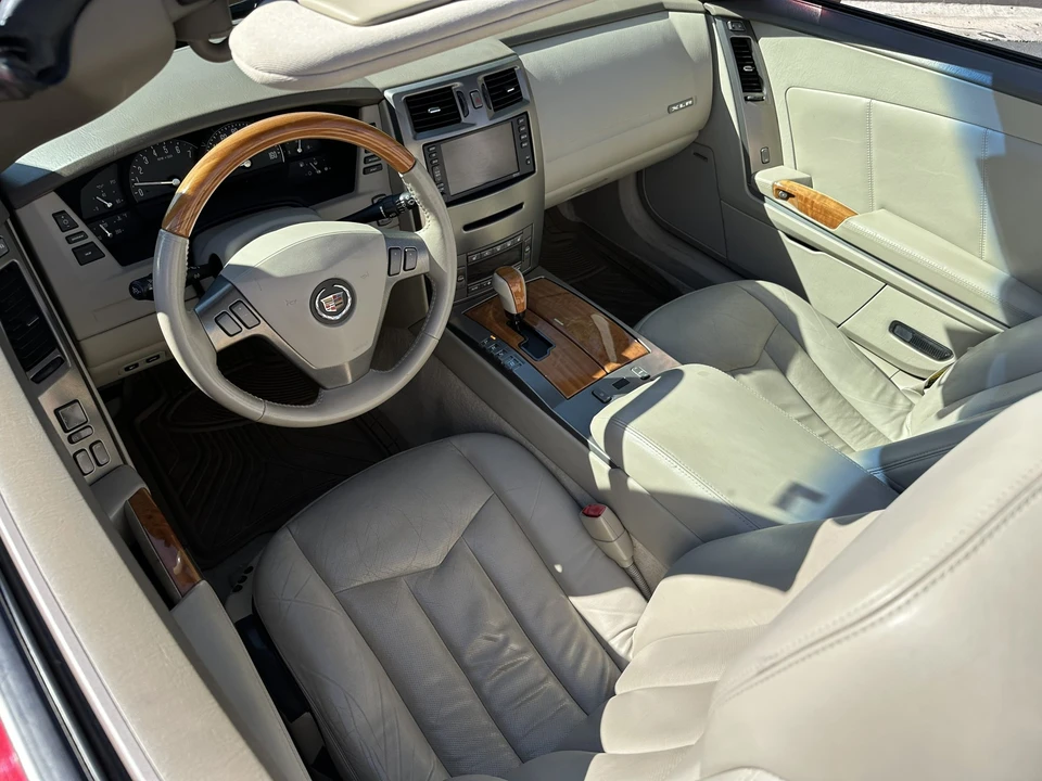 2005 Cadillac XLR - Image 28 of 31