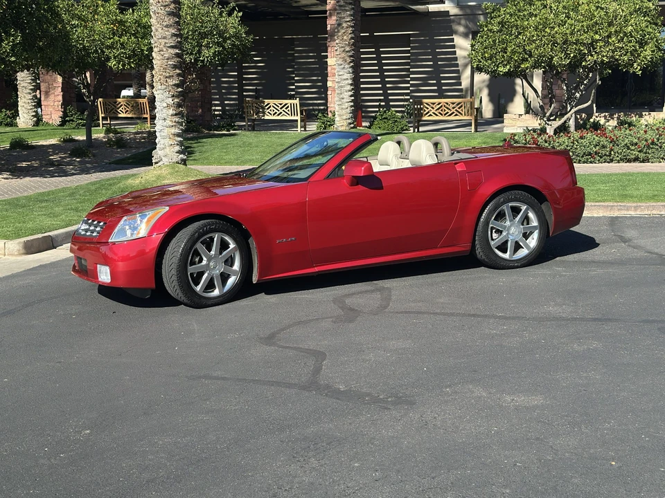 2005 Cadillac XLR - Image 5 of 31