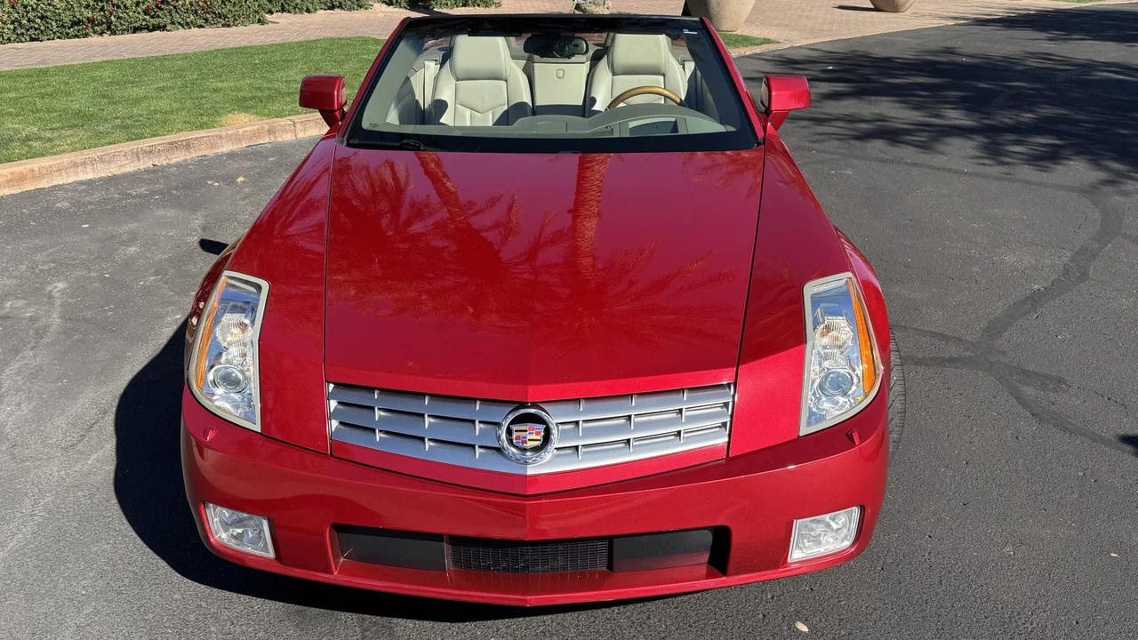 2005 Cadillac XLR - Image 3 of 31