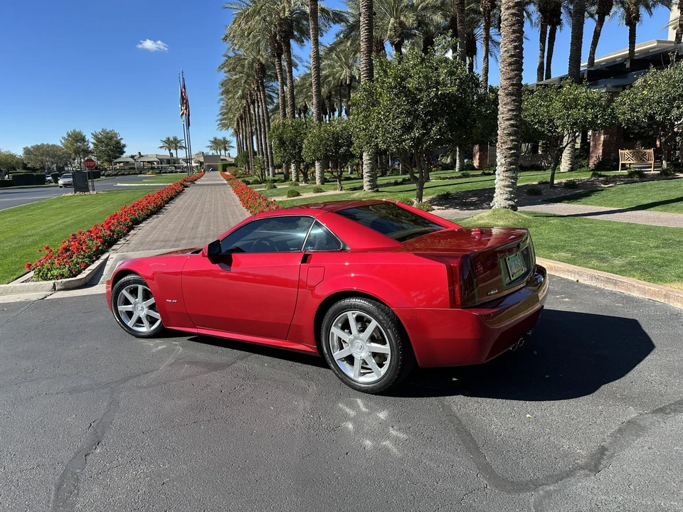 2005 Cadillac XLR - Image 11 of 31