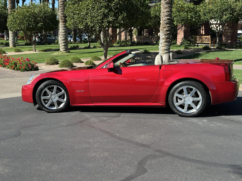 2005 Cadillac XLR - Image 6 of 31