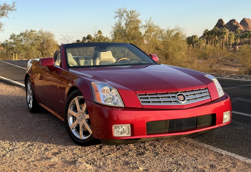 2005 Cadillac XLR - Image 2 of 31