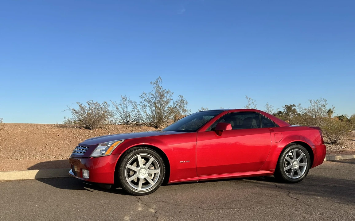 2005 Cadillac XLR - Image 10 of 31