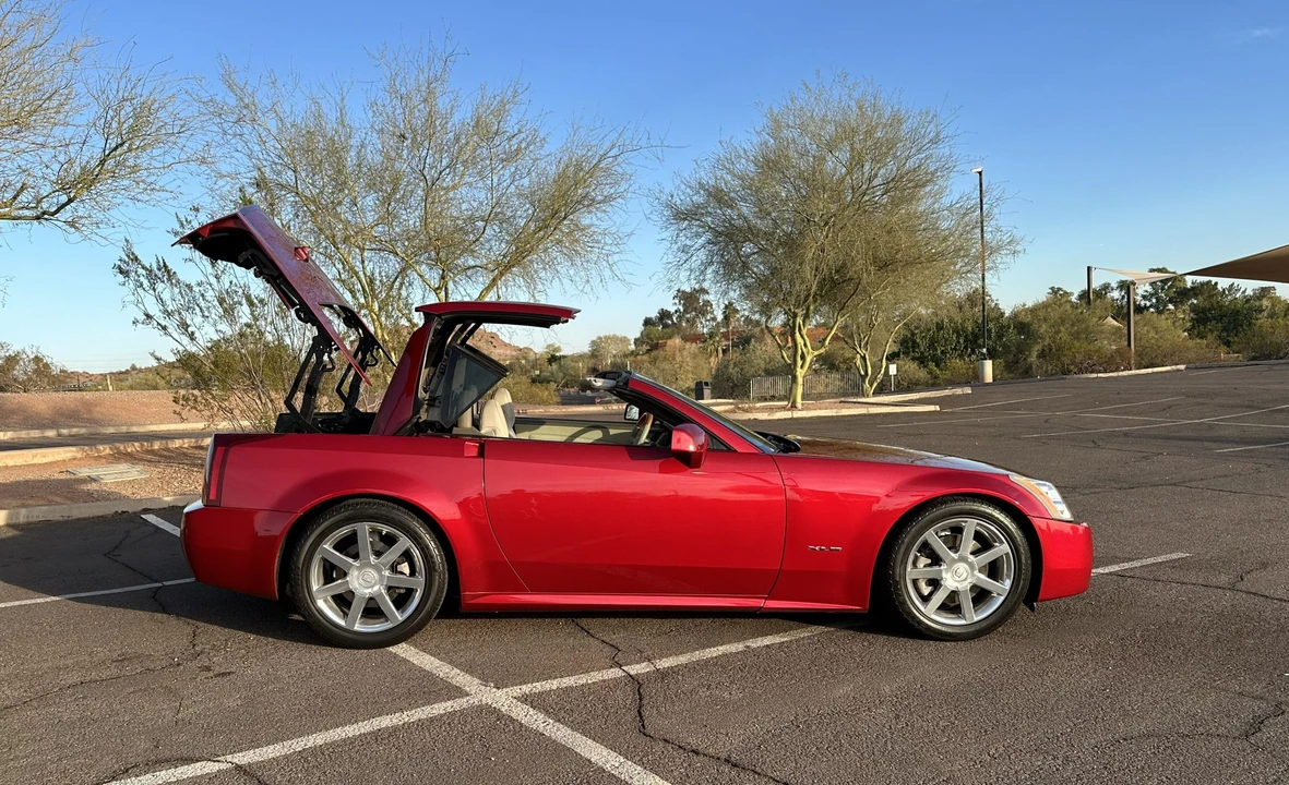 2005 Cadillac XLR - Image 9 of 31