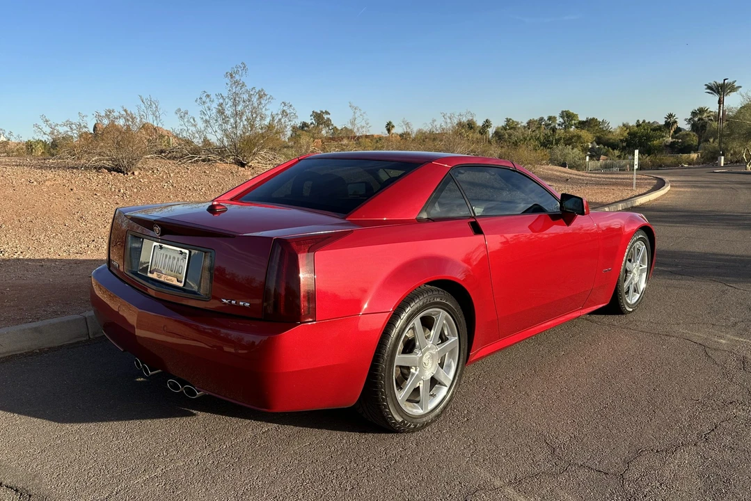 2005 Cadillac XLR - Image 12 of 31