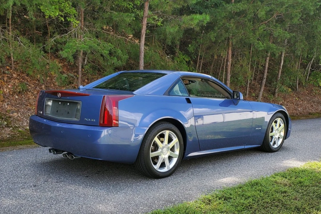 2005 Cadillac XLR - Image 10 of 31