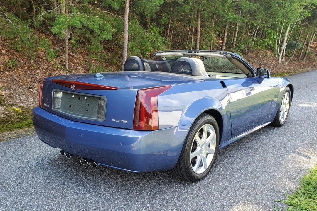 2005 Cadillac XLR - Image 9 of 31