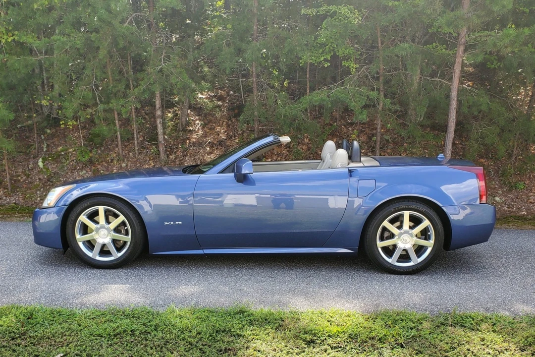 2005 Cadillac XLR - Image 5 of 31