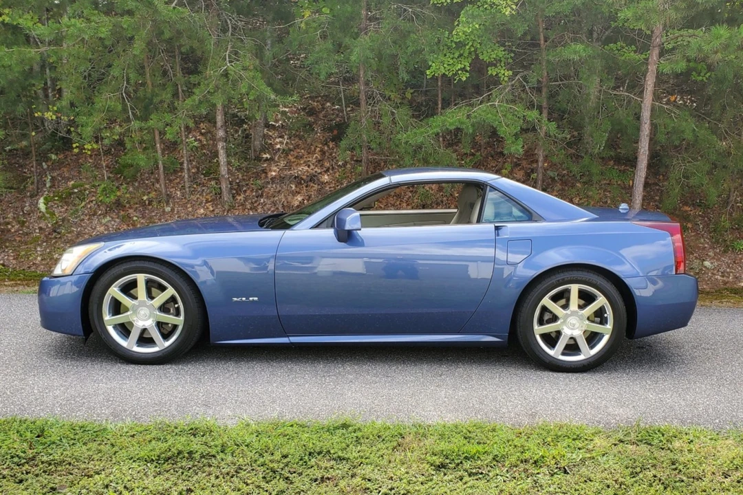 2005 Cadillac XLR - Image 6 of 31