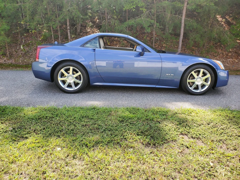 2005 Cadillac XLR - Image 12 of 31